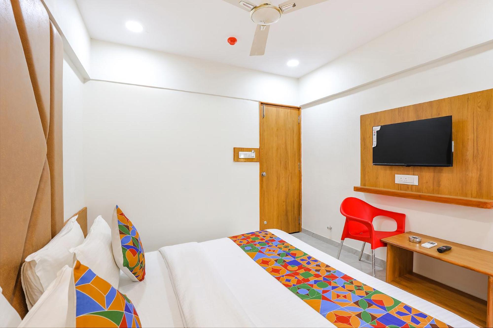 Fabhotel Crystal I - Gandhinagar Esterno foto